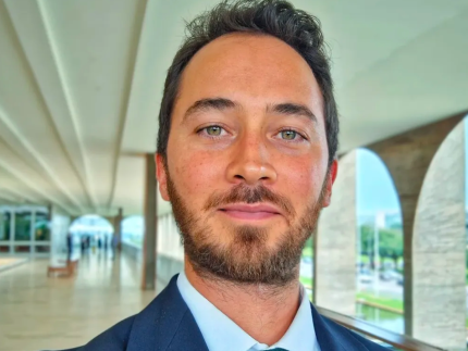 Ex-ator da Globo diz como passou em concurso para diplomata: “Estudava 4h por dia” 31 Ex ator da Globo diz como passou em concurso para diplomata