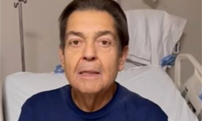 Faustao aparece em cadeira de rodas e com o pe