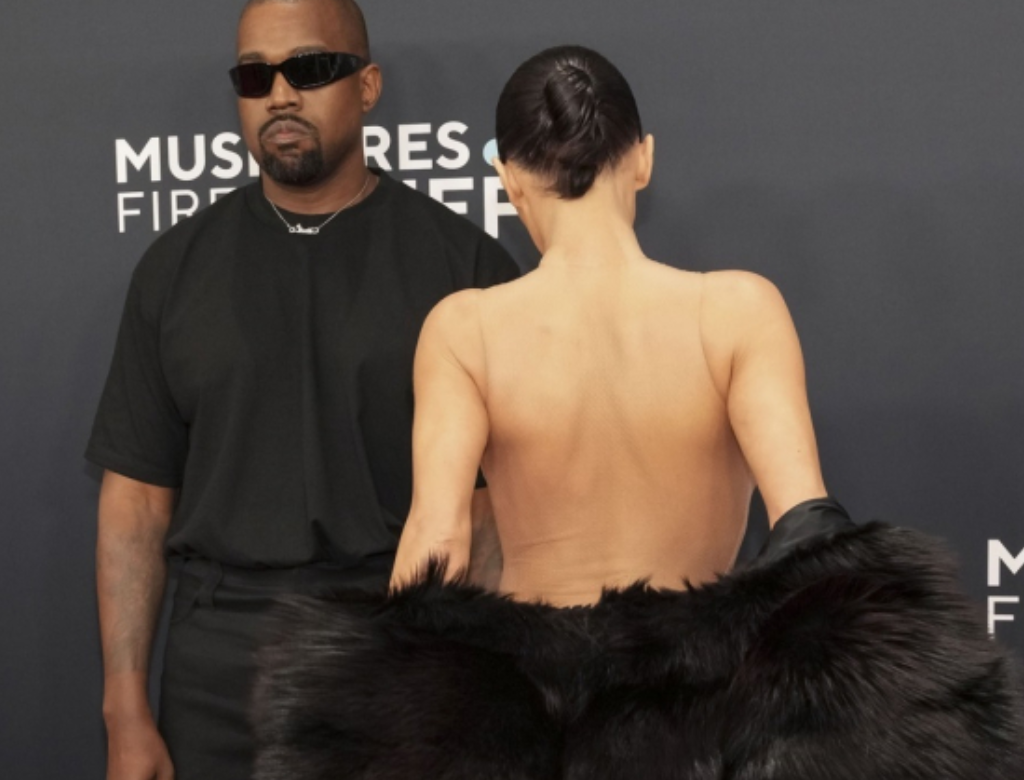 Kanye West e Bianca Censori (Foto Reprodução Redes Sociais)