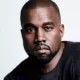 Kanye West enfrenta processo por comportamento abusivo com ex funcionaria.webp