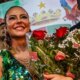 Paolla Oliveira recebe homenagem da Grande Rio apos anunciar sua