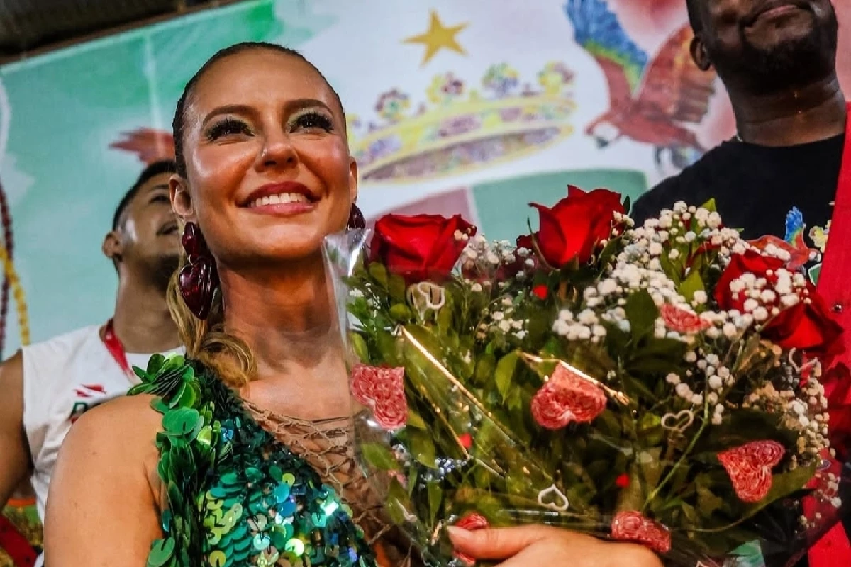 Paolla Oliveira recebe homenagem da Grande Rio após anunciar sua despedida 31 Paolla Oliveira recebe homenagem da Grande Rio apos anunciar sua