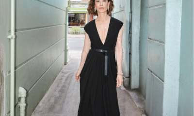 Pura elegancia Fernanda Torres posa com look usado no Bafta