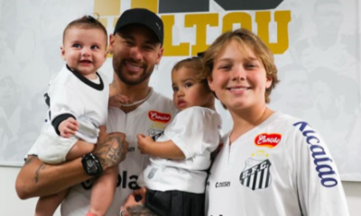 Um pai completo Neymar posta foto com Davi Mavie e