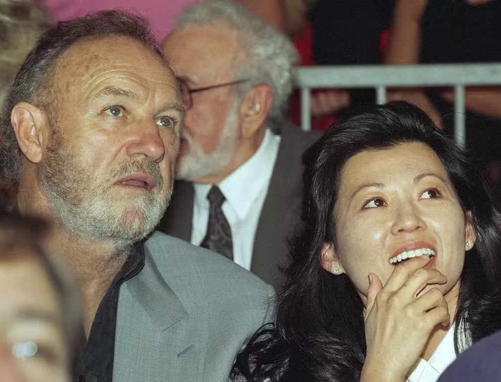 Vaza áudio do momento em que Gene Hackman e a esposa foram encontrados mortos; ouça! 37 Betsy Arakawa E Gene Hackman (foto Reprodução Redes Sociais) 2