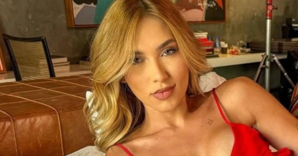 Virginia Fonseca recebe atendimento medico em camarim no SBT