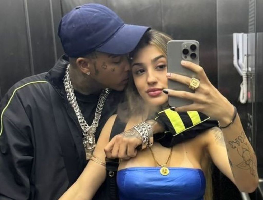 Bia Miranda grava vídeo de namorado depilando sua região íntima 37 Gato Preto E Bia Miranda (foto Reprodução Redes Sociais) (1)