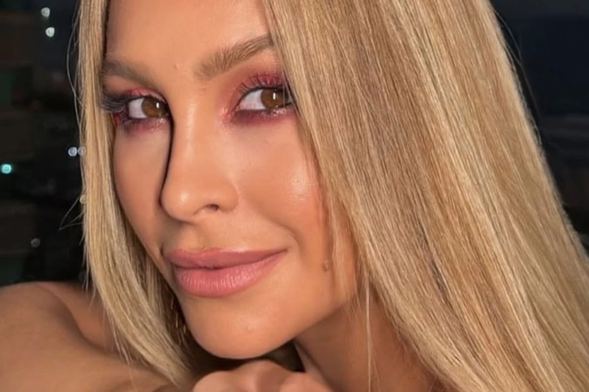 Carla Diaz pega todos de surpresa ao aparecer morena nas redes sociais; veja a mudança radical 33 Carla Diaz pega todos de surpresa ao aparecer morena nas