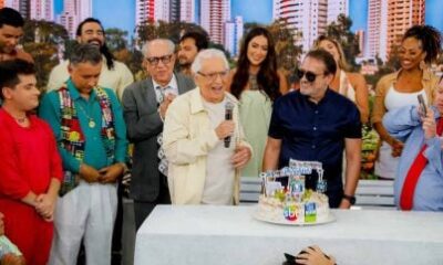 Carlos Alberto de Nobrega completa 89 anos e ganha comemoracao
