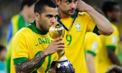 Clube de futebol mexicano processa Daniel Alves por 29 milhoes