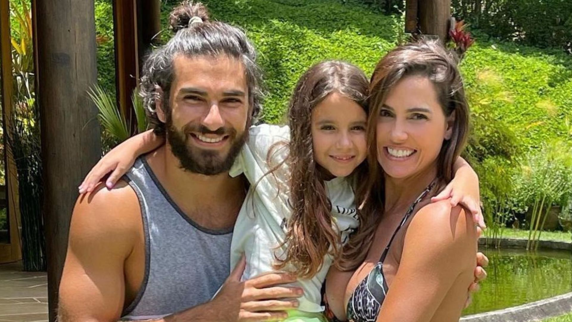 Deborah Secco comenta como anda relação com ex-marido 37 Image