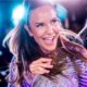 Em Salvador Ivete Sangalo da bronca em folioes e emociona