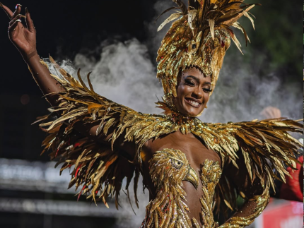 Erika Januza deixa posto de rainha de bateria da Viradouro