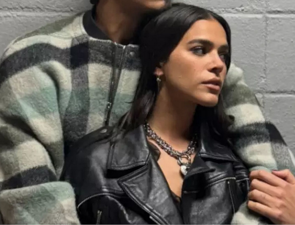 Famoso por protagonizar cena íntima, veja quem é o ator que Bruna Marquezine beijou 43 Bruna Marquezine E Omar Apollo (foto Instagram) 1