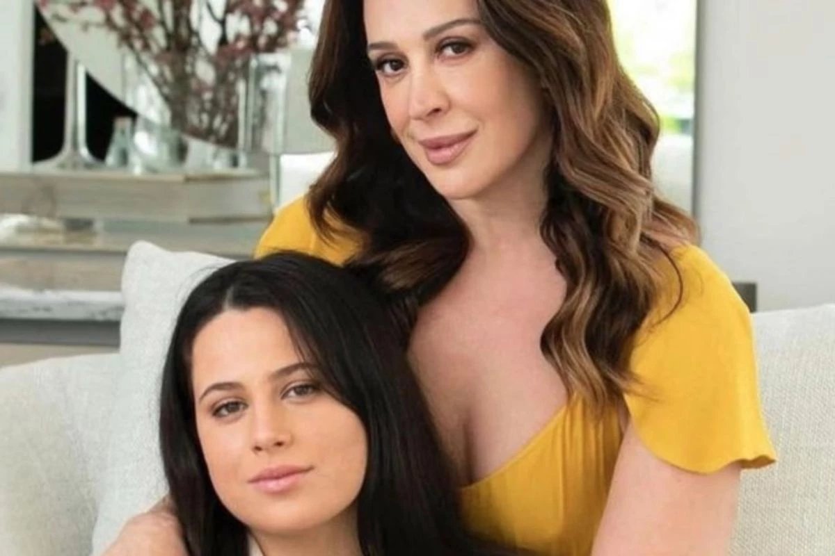 Filha de Claudia Raia comenta polemica do vibrador e destaca