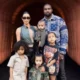 Kanye West acusa familia Kardashian de impedi lo de ver os.webp