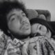 Selena Gomez divulga primeira foto com Benny Blanco e anuncia