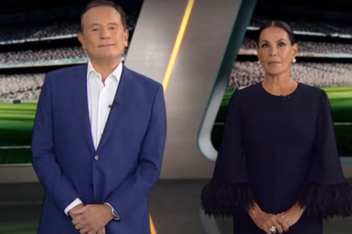 Tensão ao vivo na Record: Roberto Cabrini pega Carolina Ferraz pelo braço e gera climão 35 Tensao ao vivo na Record Roberto Cabrini pega Carolina Ferraz