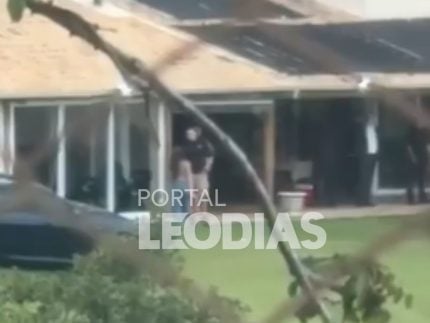 Veja momento em que mulher desembarca do helicóptero de Neymar e chega à festinha 31 Veja momento em que mulher desembarca do helicoptero de Neymar