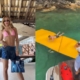 Virginia curte passeio de barco com a familia em Angra