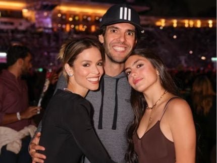 Kaka aparece ao lado da filha Isabella em show e