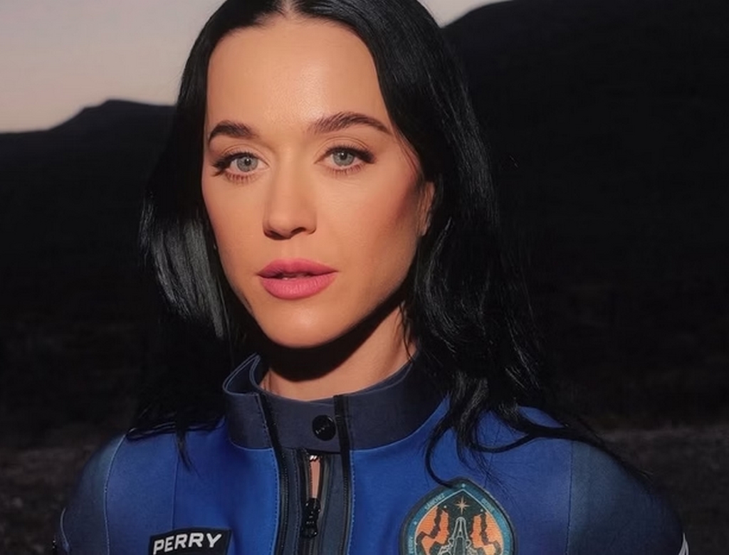 Katy Perry tem um arrependimento na viagem ao espaço; saiba qual 37 Katy Perry vestida e prestes a ir para o espaço