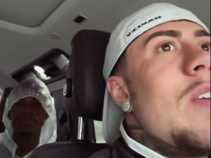 MC Daniel auxilia jovem da Cidade de Deus com aluguel