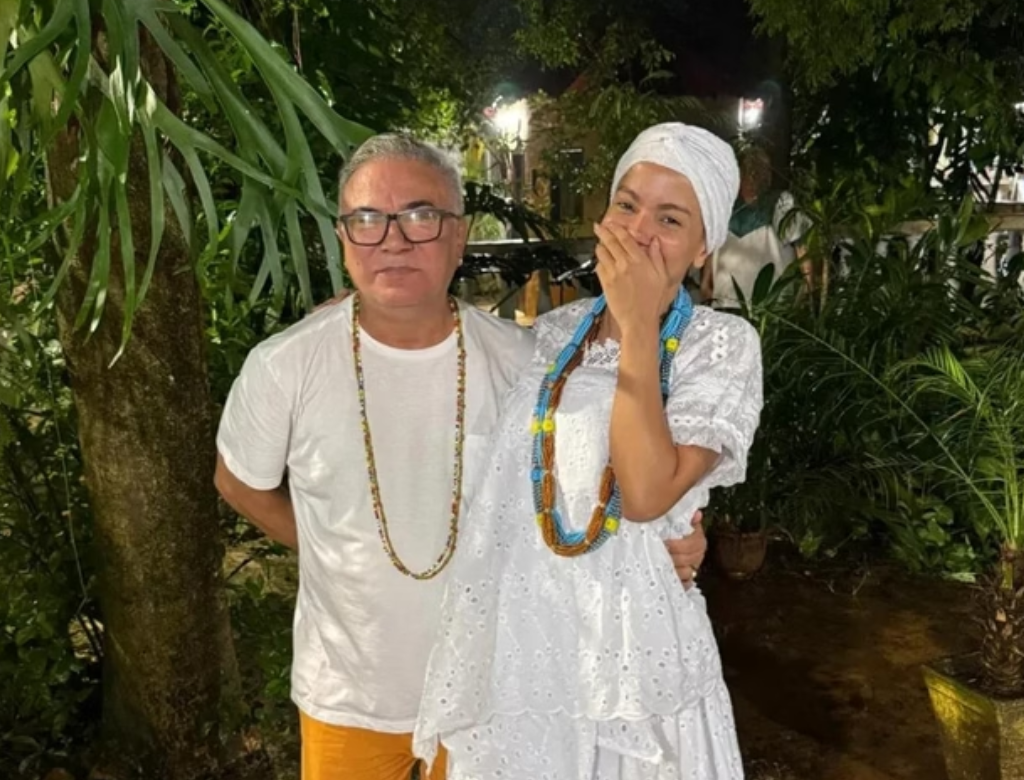 Anitta E Seu Pai De Santo (foto Reprodução Redes Sociais)