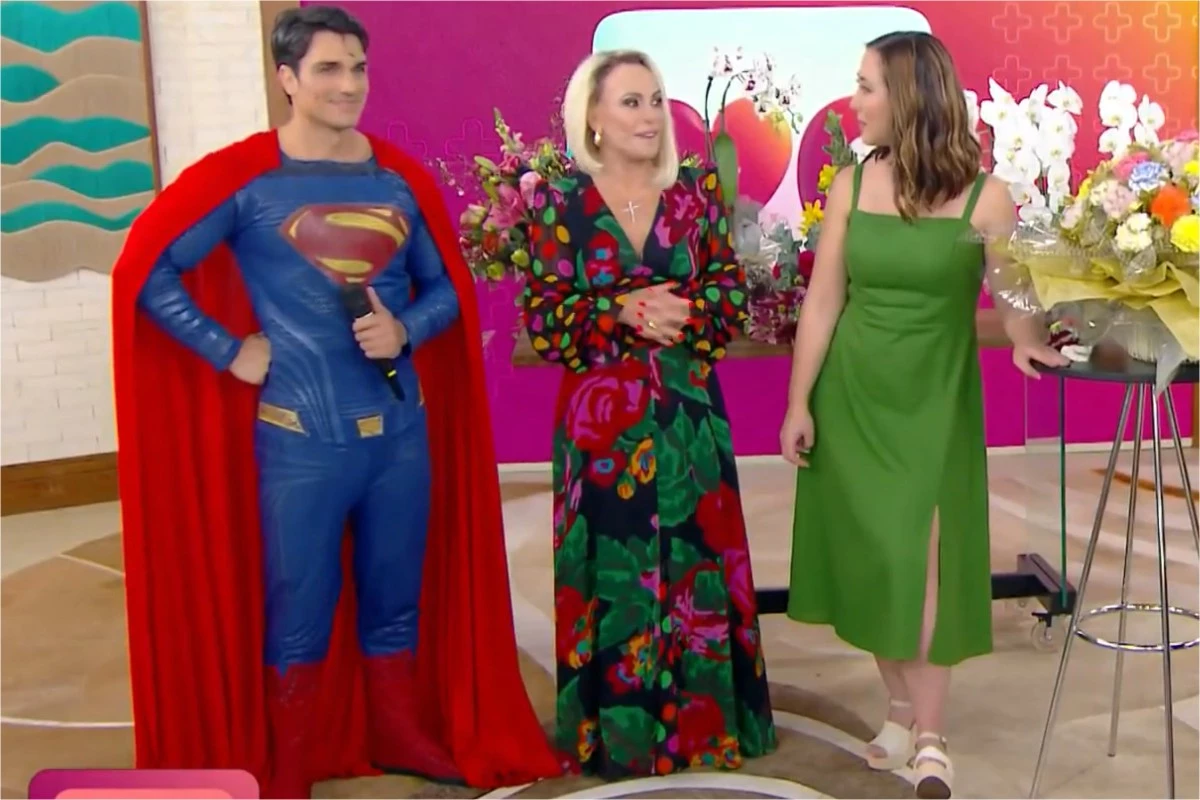 Vídeos: Ana Maria Braga comemora 76 anos com Carreta Furacão e Super-Homem no Mais Você 31 Videos Ana Maria Braga comemora 76 anos com Carreta Furacao