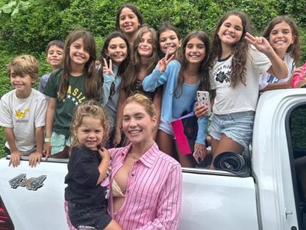 Virginia atende fas mirins em seu condominio em Mangaratiba RJ