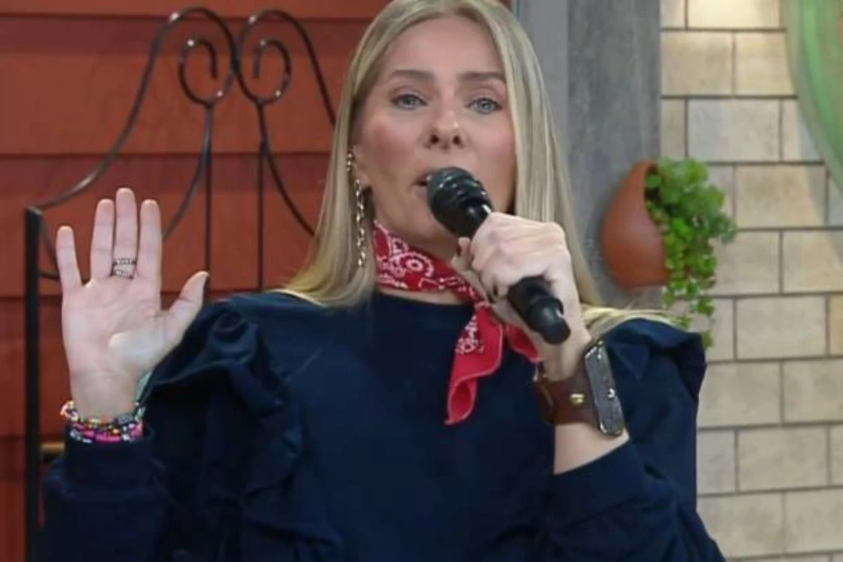 Adriane Galisteu vai a festa de 70 anos de Roberto