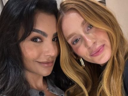 Cintia Chagas posa ao lado de Marina Ruy Barbosa apos