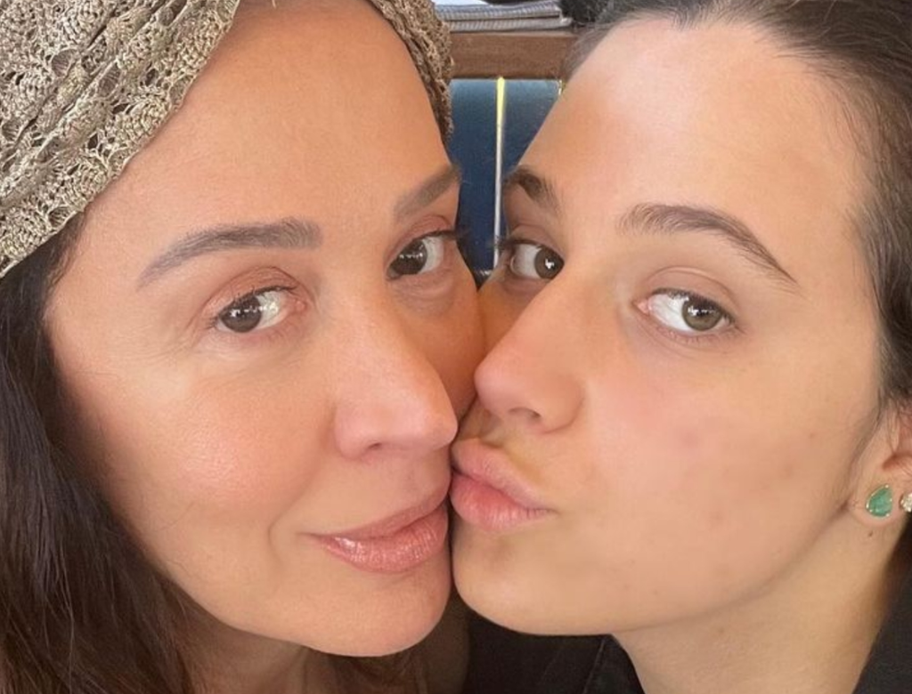 Claudia Raia gera polêmica ao revelar que ‘produziu’ a primeira vez da filha 37 Claudia Raia E Filha (foto Reprodução Redes Sociais)