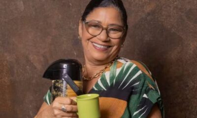 Delma e chamada para trabalho na emissora Globo e sai