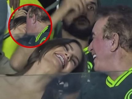 É o amor! Amado Batista rouba a cena ao ser flagrado aos beijos com a esposa 31 E o amor Amado Batista rouba a cena ao ser