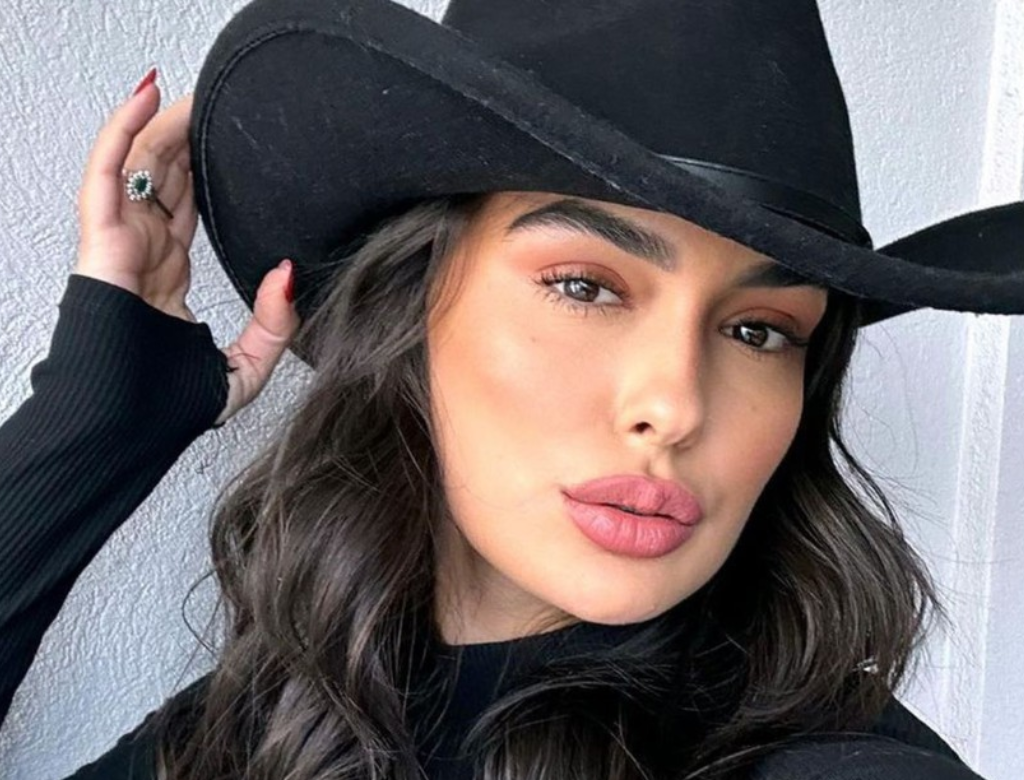 Ex-BBB Larissa leva 14 pontos após acidente doméstico: ‘Muito sangue’ 37 Larissa Santos (Foto Reprodução Redes Sociais)