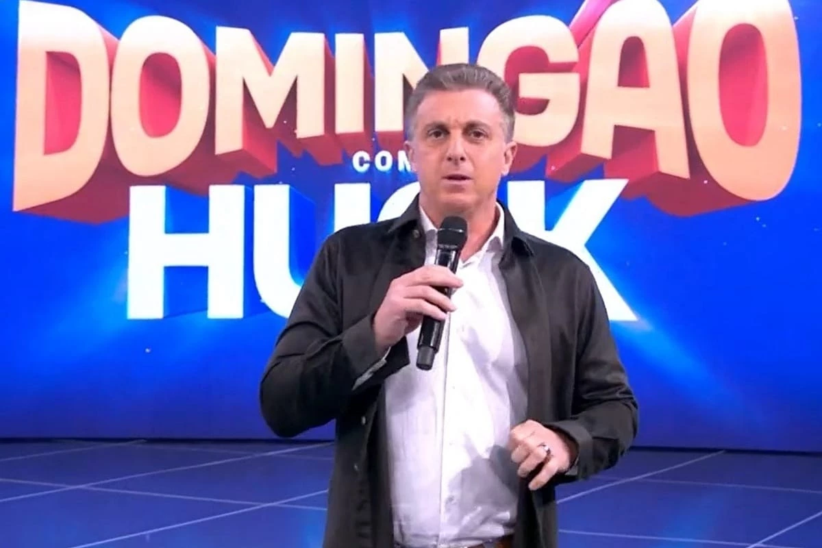 Famosas fazem as pazes no palco do Domingão e pegam Luciano Huck de surpresa: ‘Isso nunca apareceu na televisão’ 31 Famosas fazem as pazes no palco do Domingao e pegam