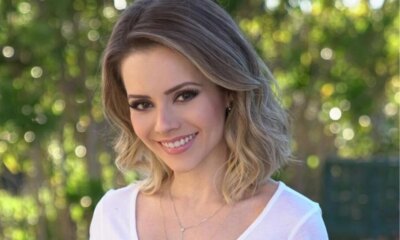 Foto de Sandy com a mae e avo chama a