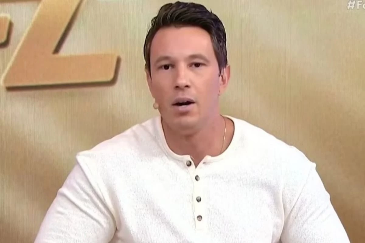 Gabriel Cartolano passa mal ao vivo e abandona o Fofocalizando; estado de saúde do apresentador é divulgado 31 Gabriel Cartolano passa mal ao vivo e abandona o Fofocalizando