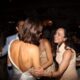 Isis Valverde posa com a madrinha Alice Braga em fotos