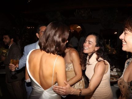 Isis Valverde posa com a madrinha, Alice Braga, em fotos inéditas do casamento 31 Isis Valverde posa com a madrinha Alice Braga em fotos