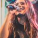 Lexa sobe ao palco pela primeira vez desde a morte