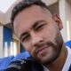 Neymar Jr encanta web com registros das filhas Mavie e
