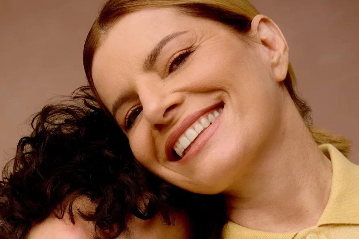 Quem é Julia Anquier? Filha de Débora Bloch namora cantora, é do meio artístico e aparece em comercial de TV 33 Quem e Julia Anquier Filha de Debora Bloch namora cantora