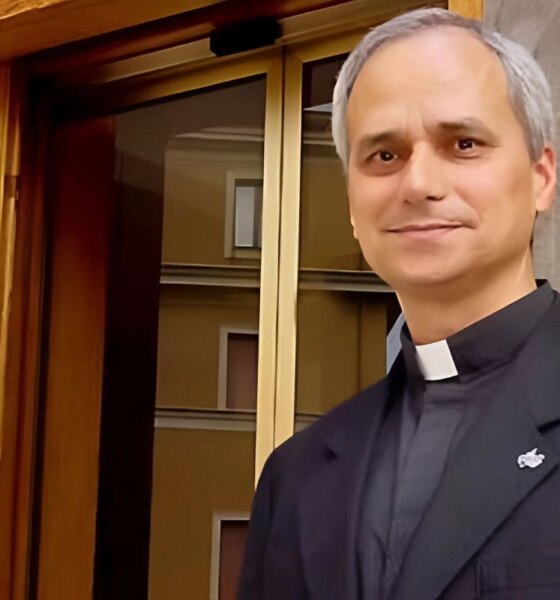 Record e alvo de protestos apos atitude envolvendo novo papa