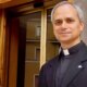Record e alvo de protestos apos atitude envolvendo novo papa