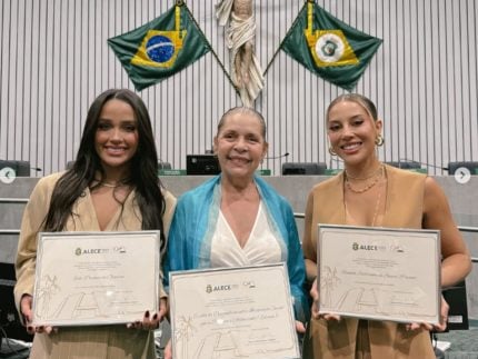 Renata e Eva do BBB25 sao homenageadas na Assembleia Legislativa