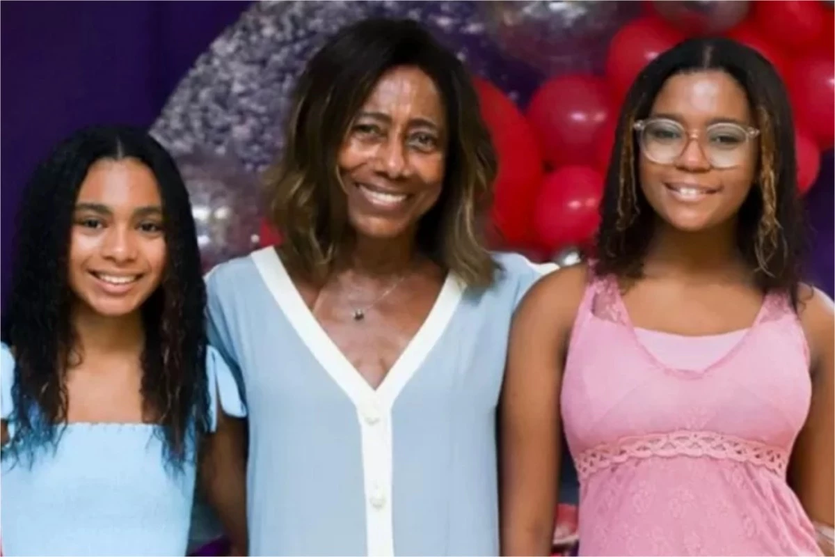 Vídeo emocionante mostra as filhas de Glória Maria lançando as cinzas da mãe ao mar 31 Video emocionante mostra as filhas de Gloria Maria lancando as