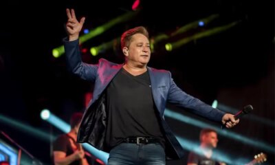 Acessorio no pescoco de Leonardo rouba a cena e valor