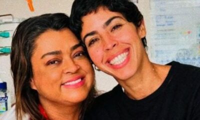 Ao vivo Bela Gil se emociona ao falar de Preta